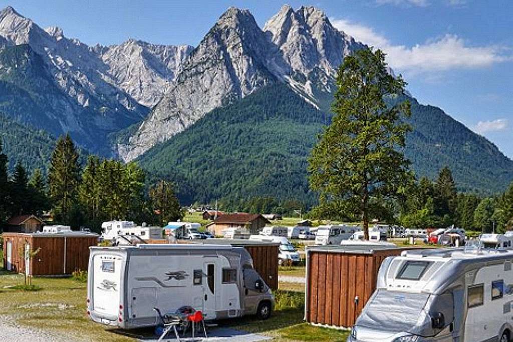 Woher das Camping Resort Zugspitze seinen Namen hat, lässt sich leicht erraten. (Foto: Marc Gilsdorf)