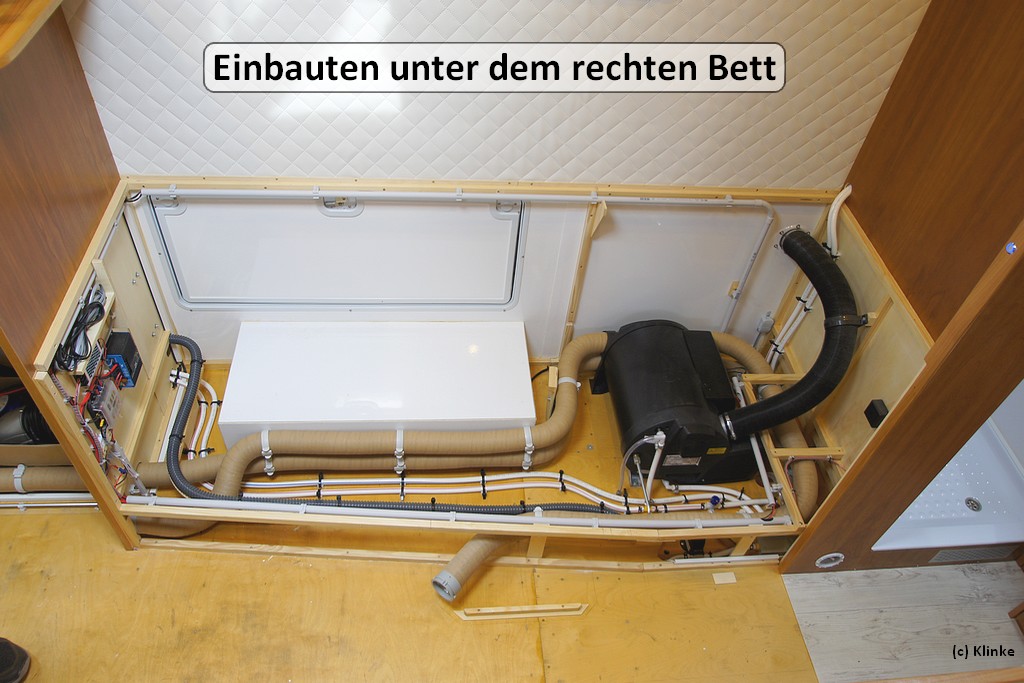 Fortschritte im Innenausbau: Die Verkabelung wird unter dem rechten Bett verlegt. (Foto: Klinke)