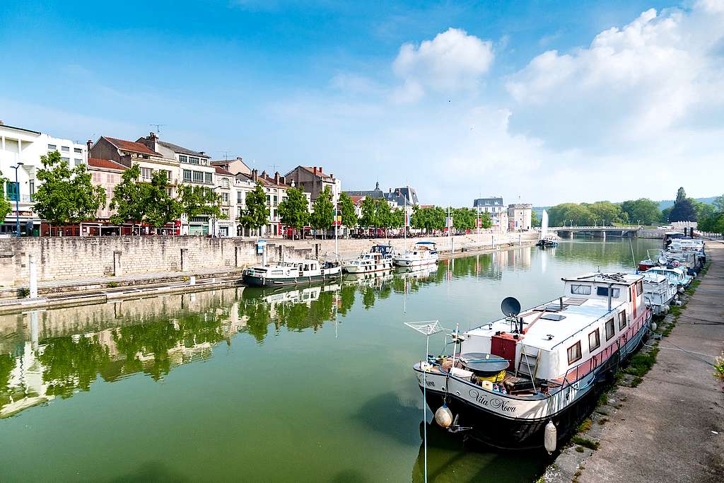 Der Canal de la Meuse läuft durch Verdun und ist insgesamt 272 Kilometer lang. (Foto: SLPix; pixabay)