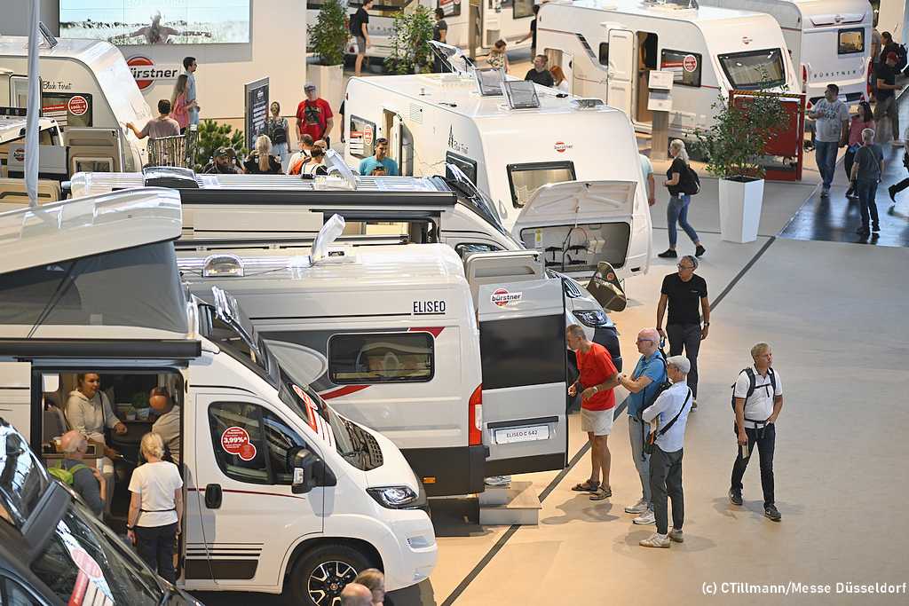 Das bietet nur eine Messe: Vergleichen, anschauen, ausprobieren. (Foto: CTillmann/Messe Düsseldorf)