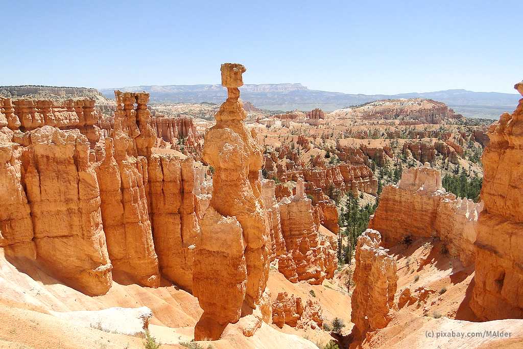 Bryce Canyon: Rote Felsnadeln überall. (Foto: pixabay.com/MAlder)