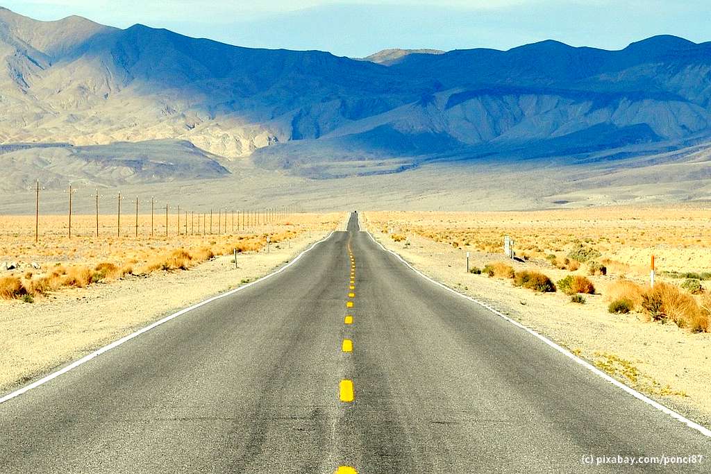 "Road to nowhere" im Death Valley. (Foto: pixabay.com/ponci87)